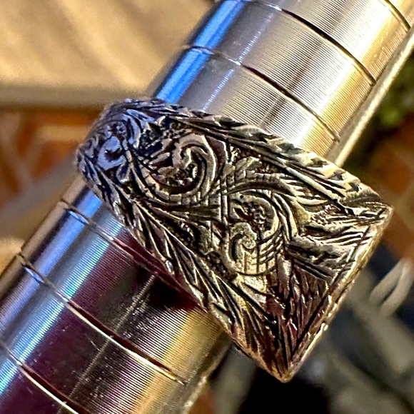 WOW POSHMARK - Authentic Gucci Sterling Silver GG Etched Ring - Picture 9 of 13